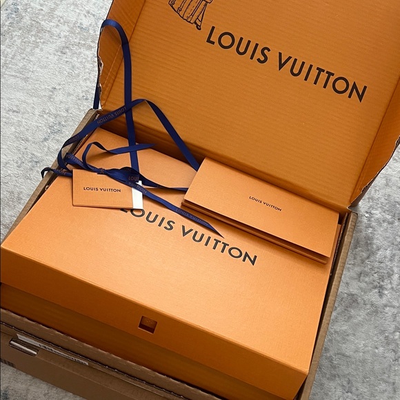 Louis Vuitton Orange Gift Box, Blue Ribbon, envelope, tag, tissue 16 x 11 x 2 - Picture 2 of 4